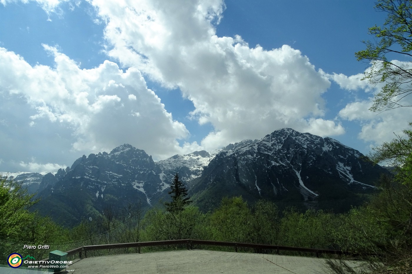 71 Vista in Cornetta e Corna Grande.JPG
